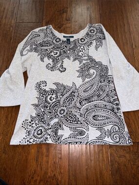 Karen Scott Light Gray Long Sleeve Top with Black Paisley Print
